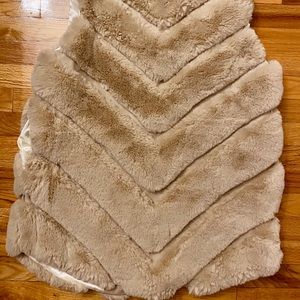 ABSOLUTELY BEAUTIFUL FAUX FUR VEST -ACCEPTS OFFERS